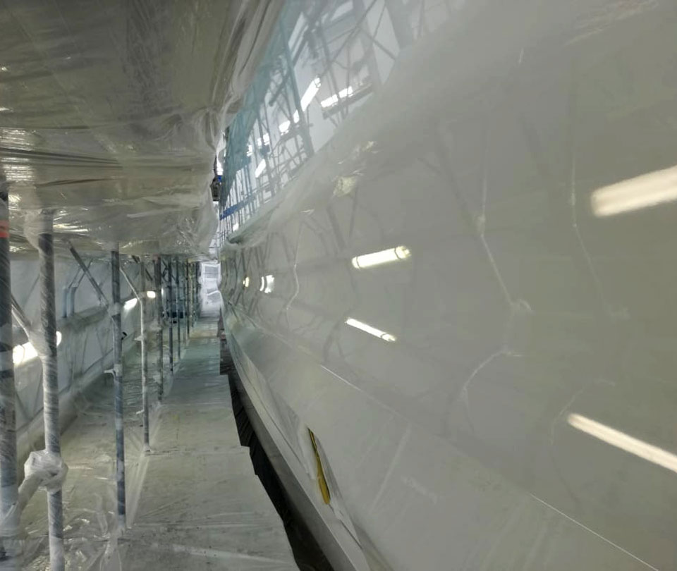 mangusta superyacht being painted