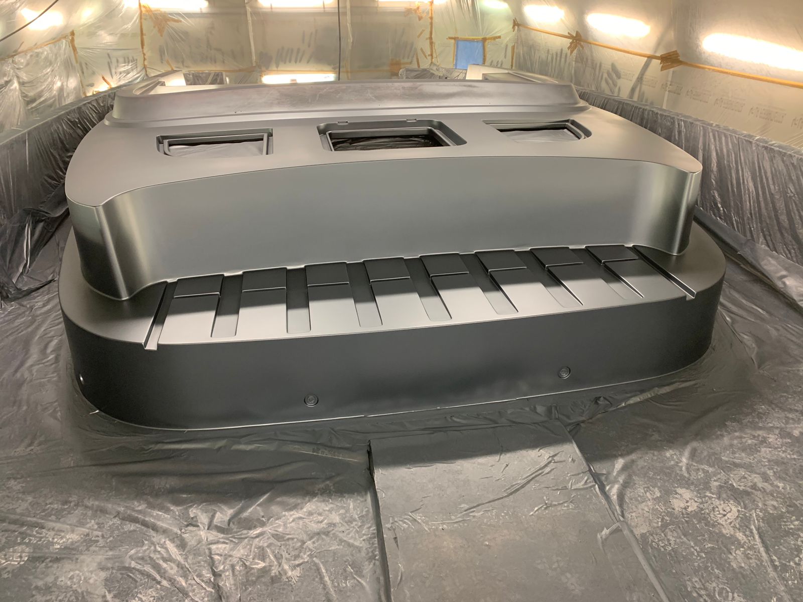 20 metre Lion Yachts Leopard metallic repaint project