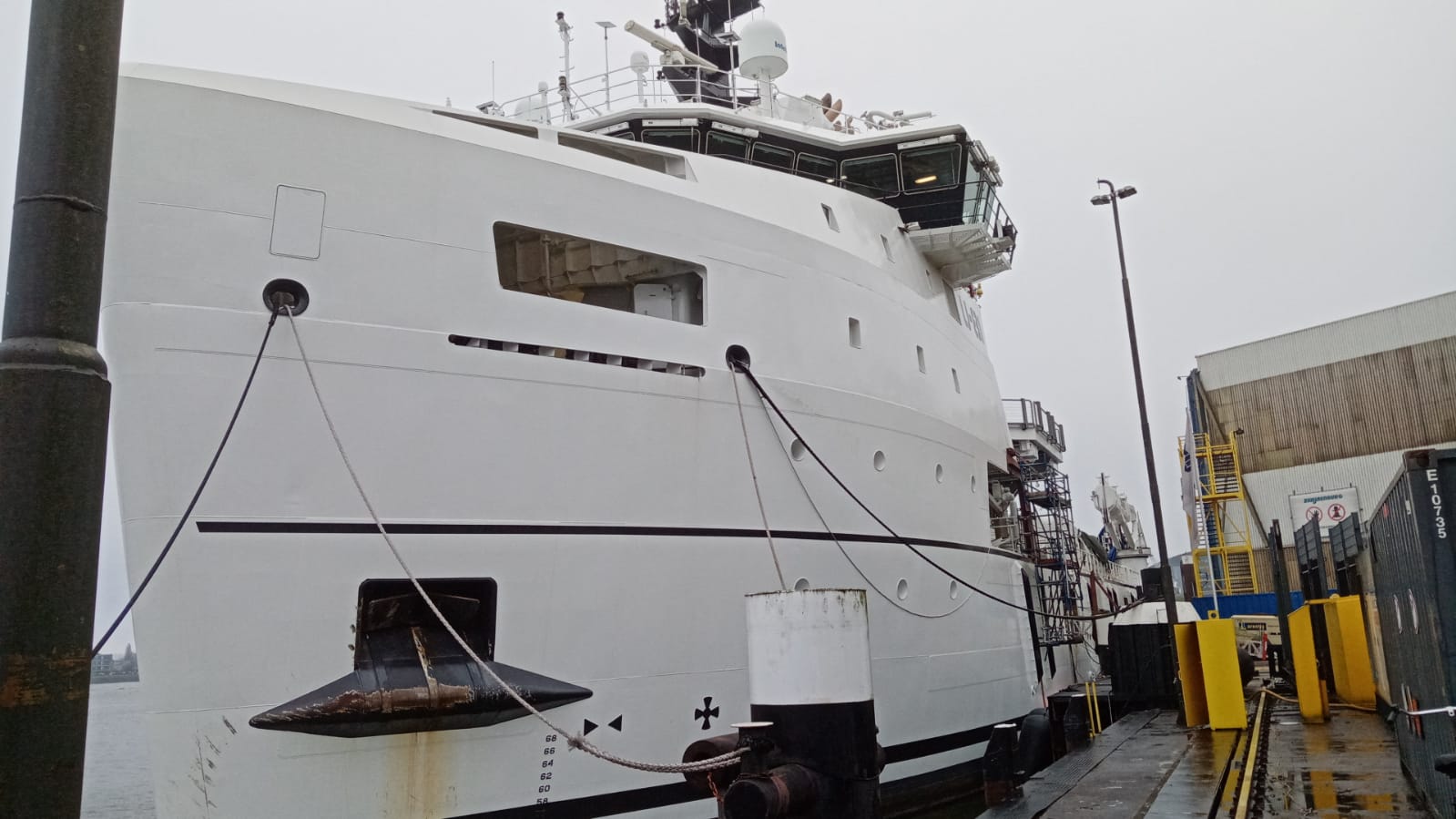 80 metre yacht grinding and painting project
